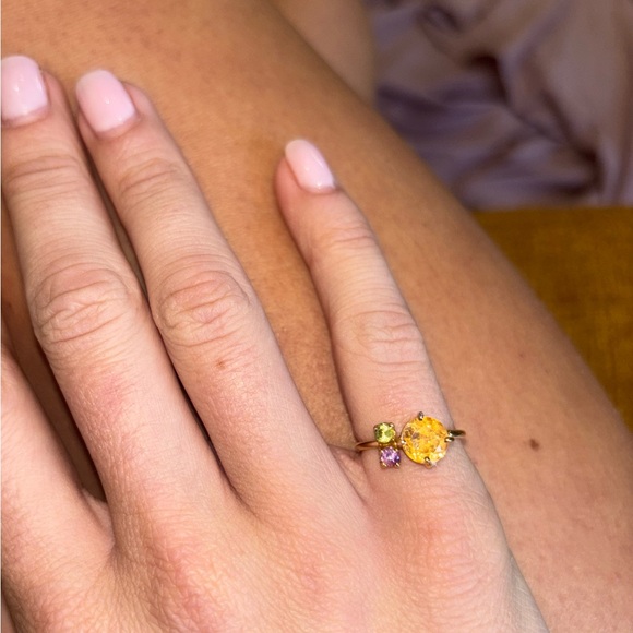 Elegant Gold and Yellow Gemstone Ring size 4 ish - Picture 1 of 5